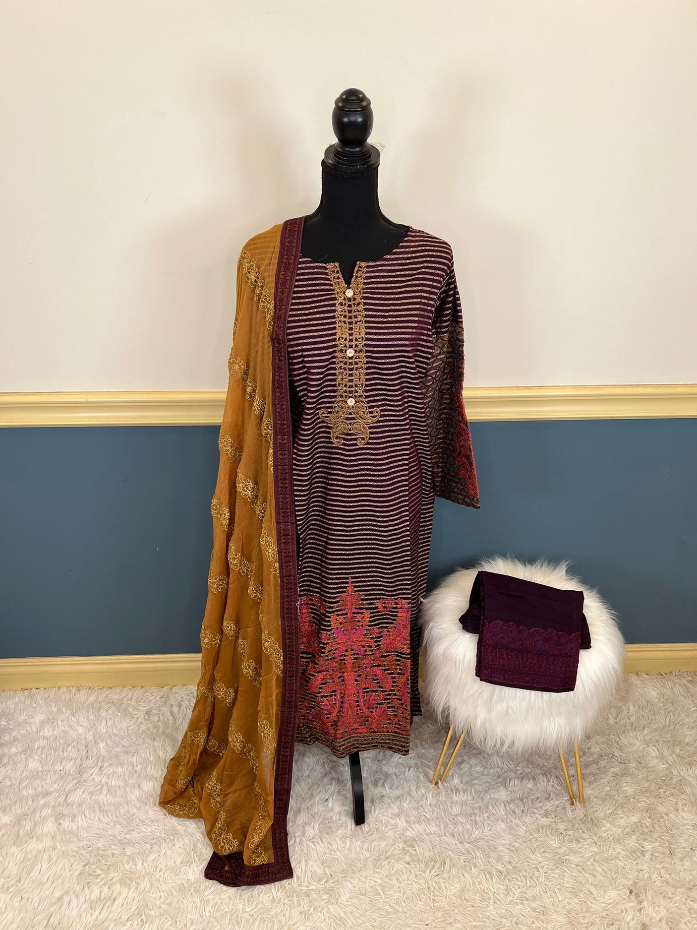 Pakistani Stitched Embroidered lawn Salwar kameez ready to ship