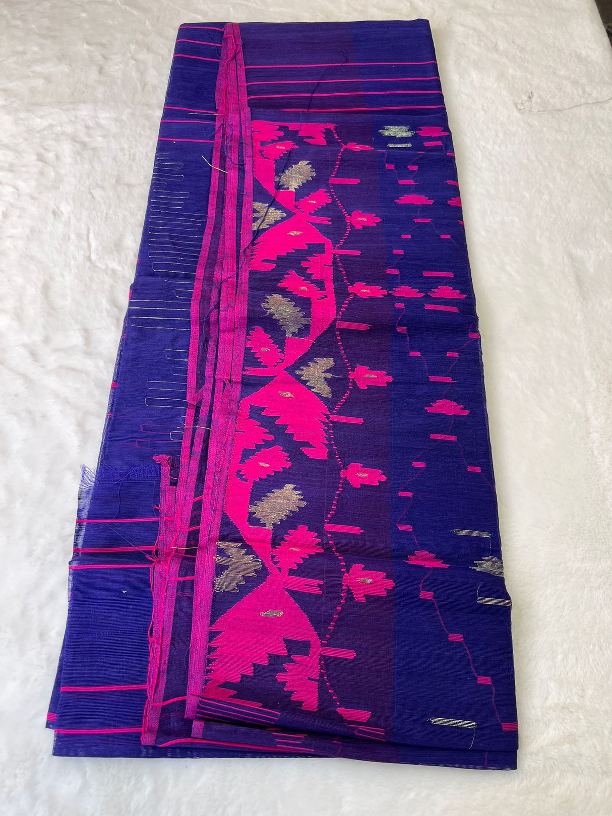 Dhakai jamdani saree
