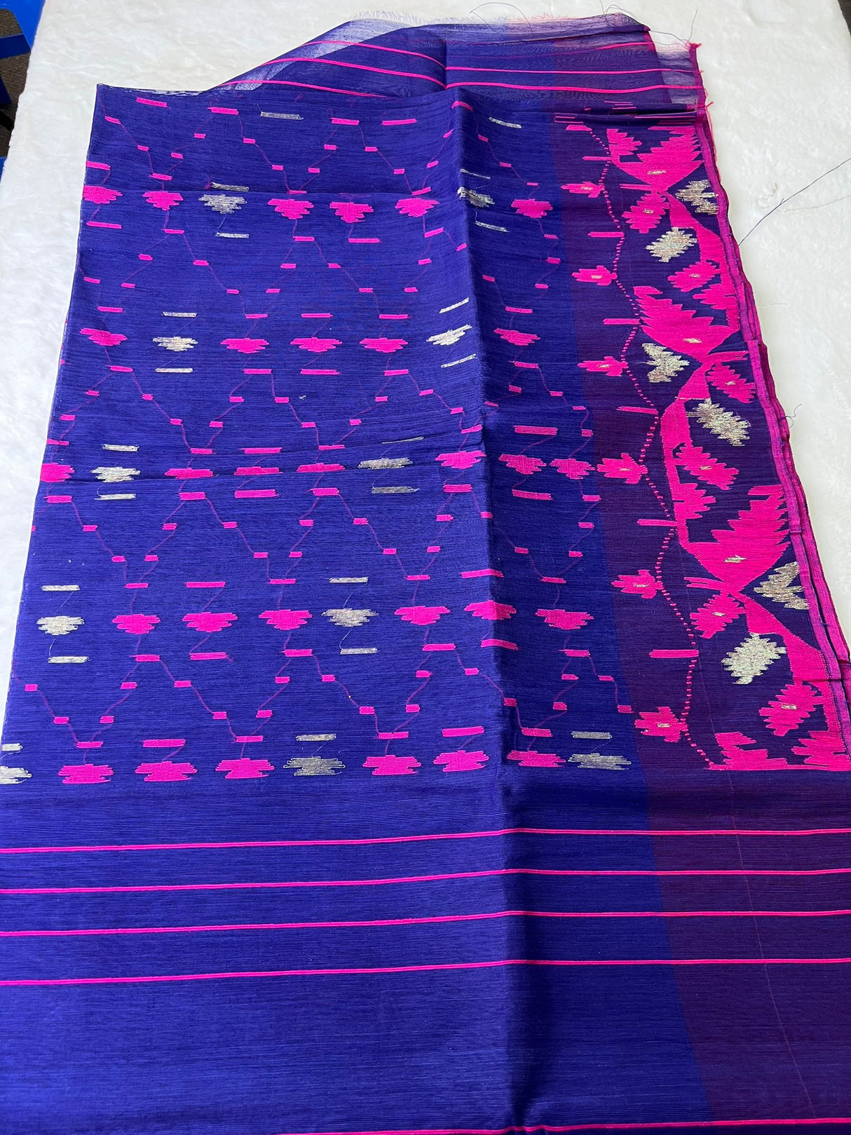 Dhakai jamdani saree