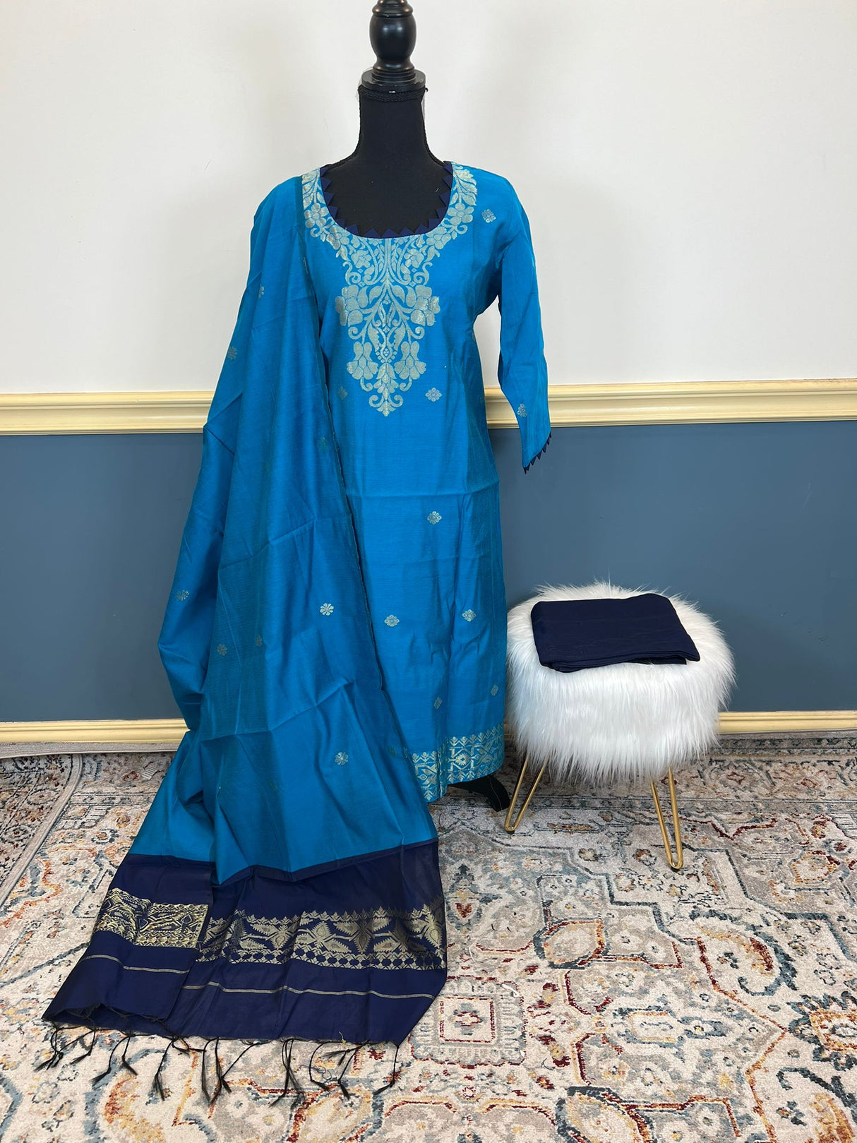 Bangladeshi Taant Jamdani Salwer Kamiz