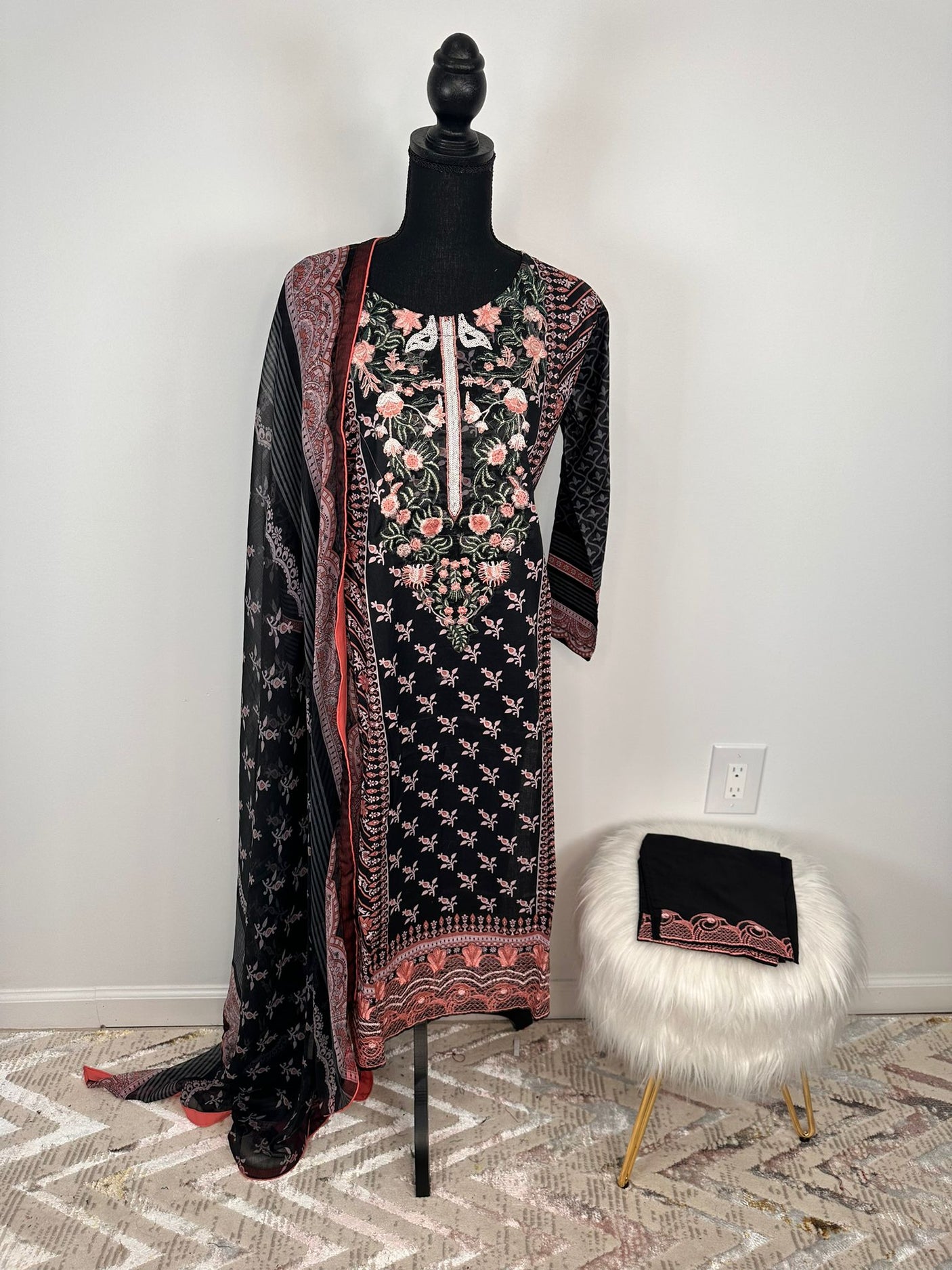 Pakistani Embroidered Lawn with chiffon dupatta ready to ship
