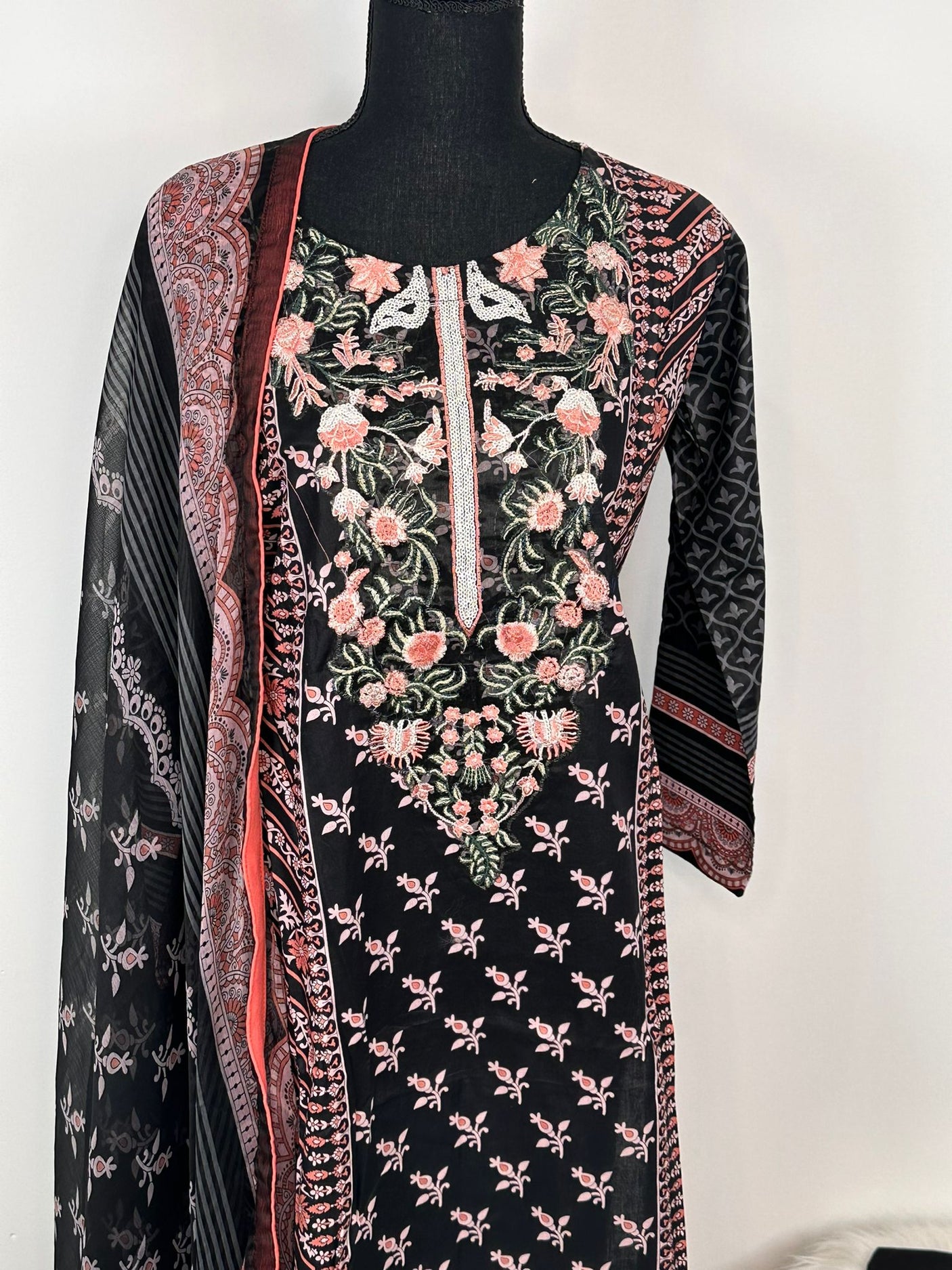 Pakistani Embroidered Lawn with chiffon dupatta ready to ship