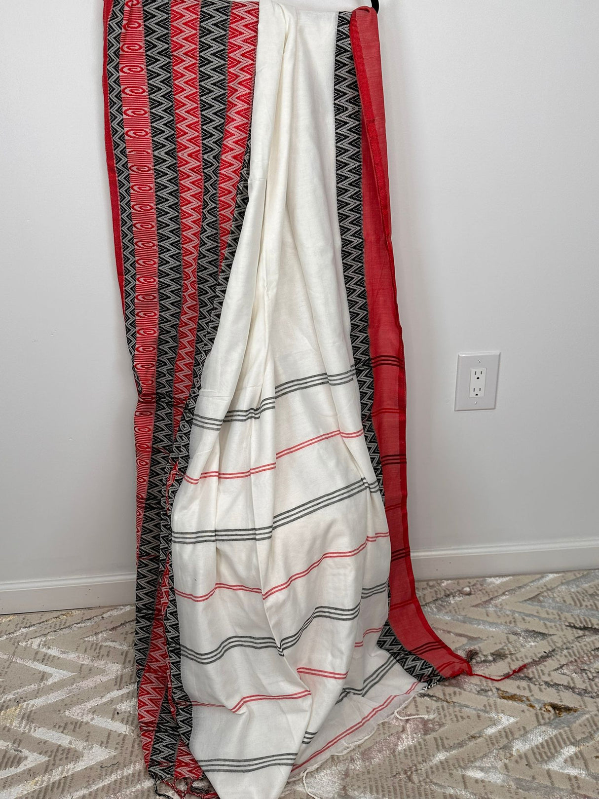 Handloom linen saree with running blouse