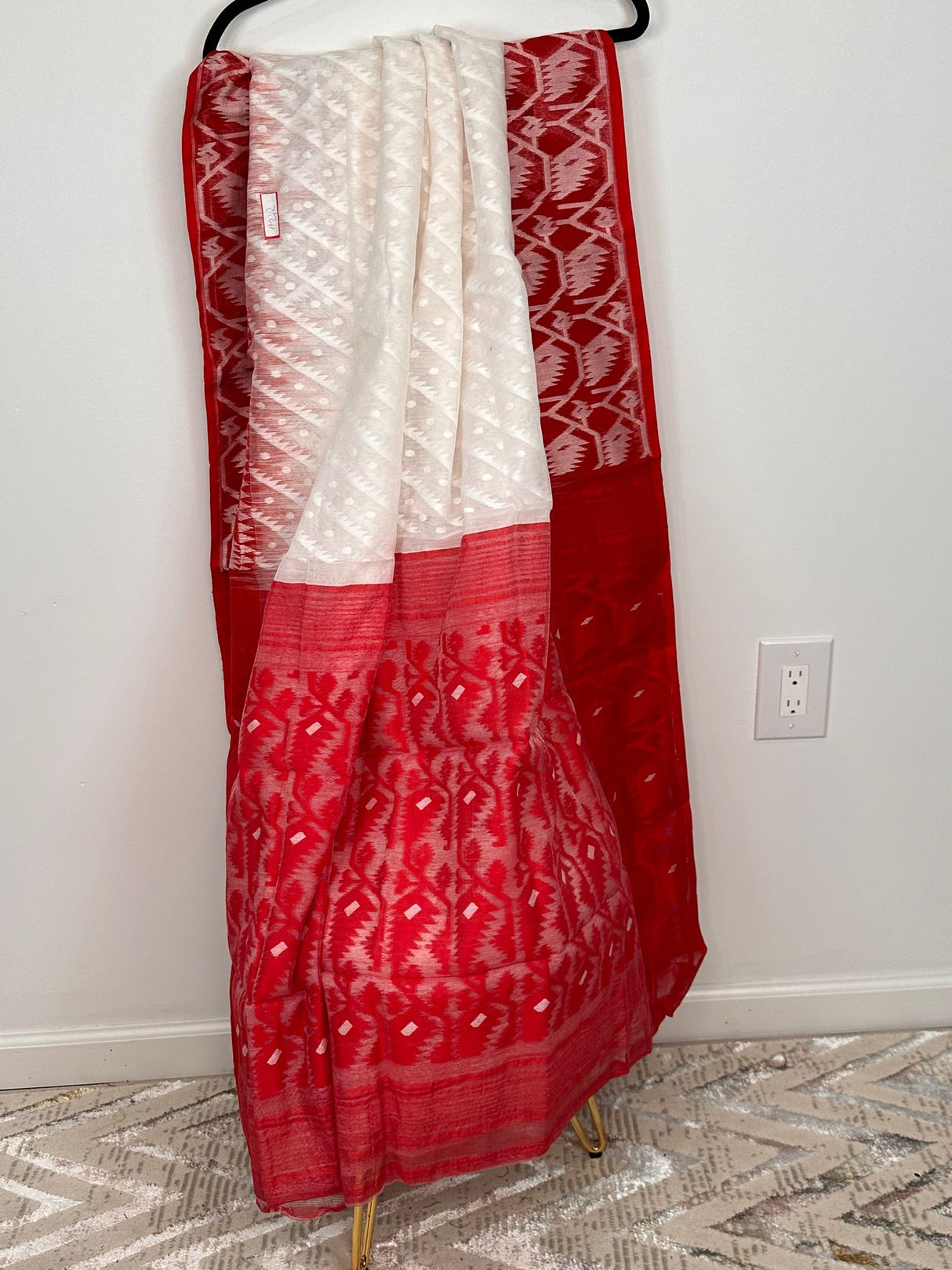 Handloom jamdani saree with running blouse