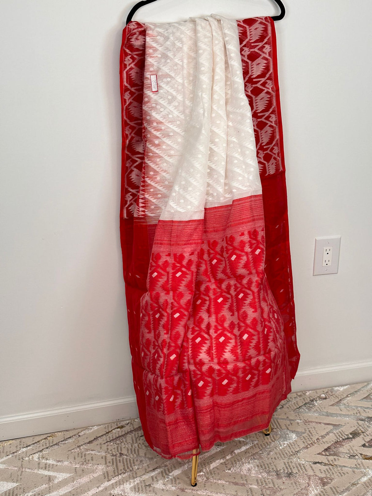 Handloom jamdani saree with running blouse