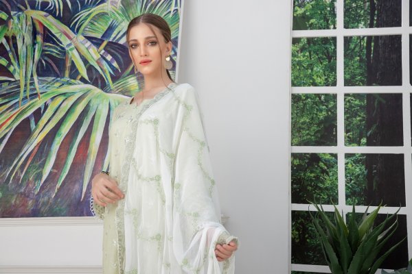 Zainab Fazlani Embroidered Festive Lawn Collection 2021 -100% Original Guaranteed