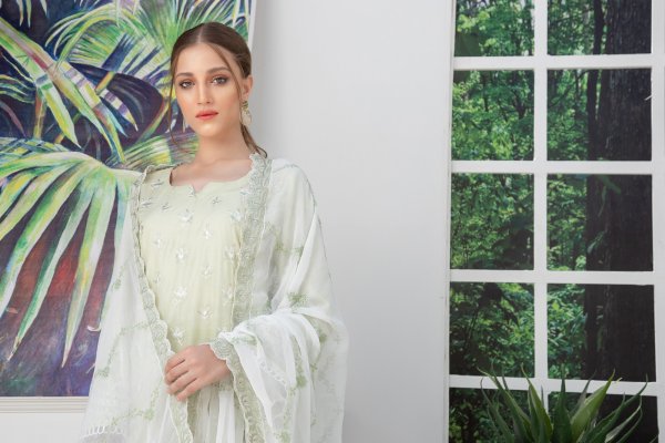 Zainab Fazlani Embroidered Festive Lawn Collection 2021 -100% Original Guaranteed