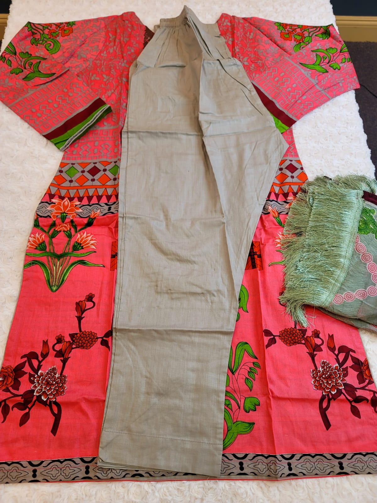 Pakistani lawn Embroidered Salwar kameez with Chiffon Dupatta Ready To Ship