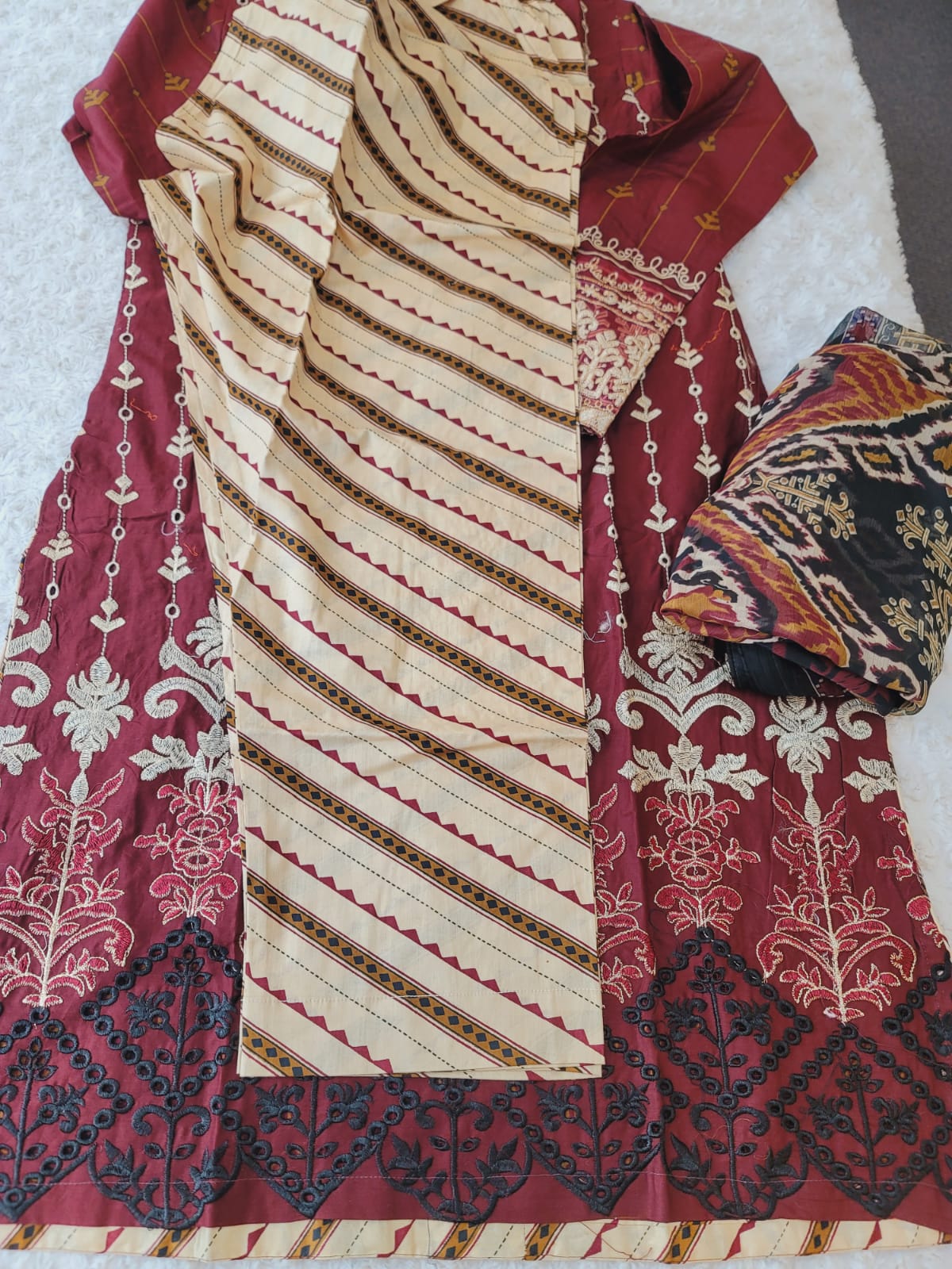 Pakistani stitched lawn Embroidered Salwar kameez ready to ship