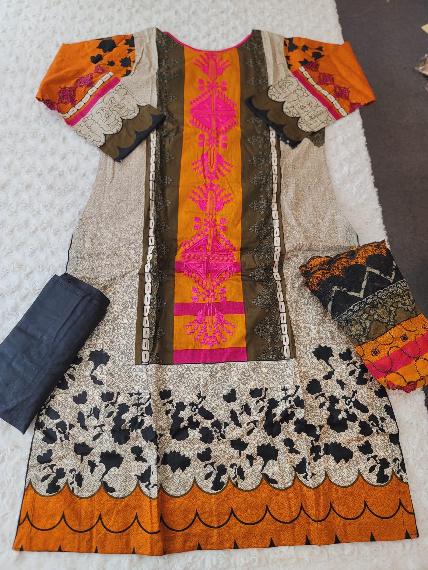 Pakistani Stitched lawn Embroidered Salwar kameez ready to ship