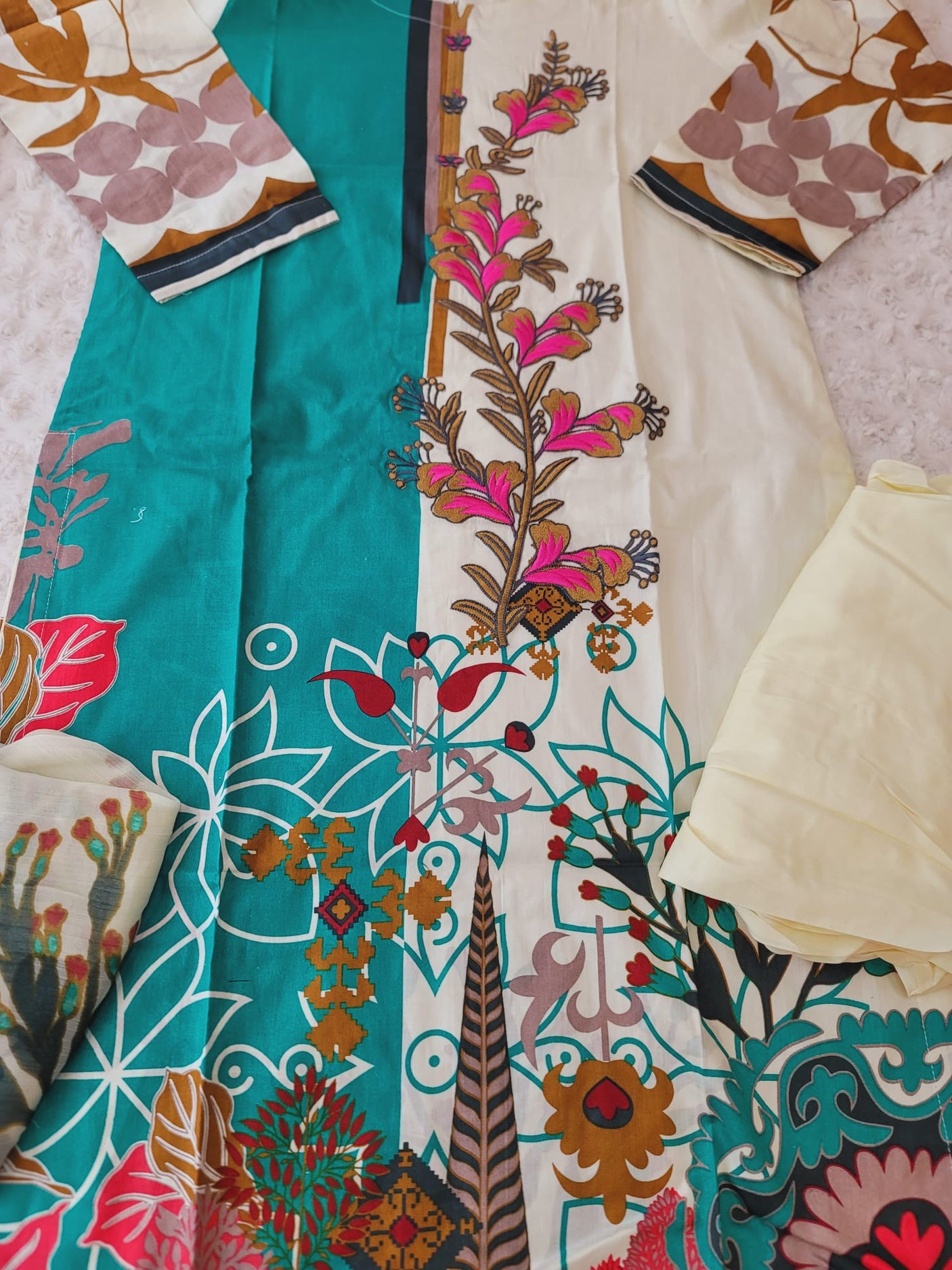 Pakistani Stitched Embroidered Lawn Salwar kameez ready to ship