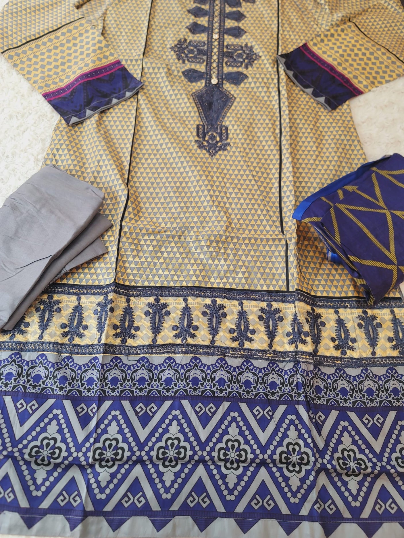 Pakistani Stitched lawn Embroidered Salwar kameez ready to ship