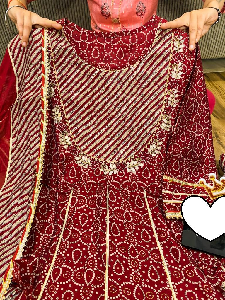 Premium maslin anarkali kurti with all over gota work & work on yoke paired with maslin pant & chiffon dupatta with gota detailing.