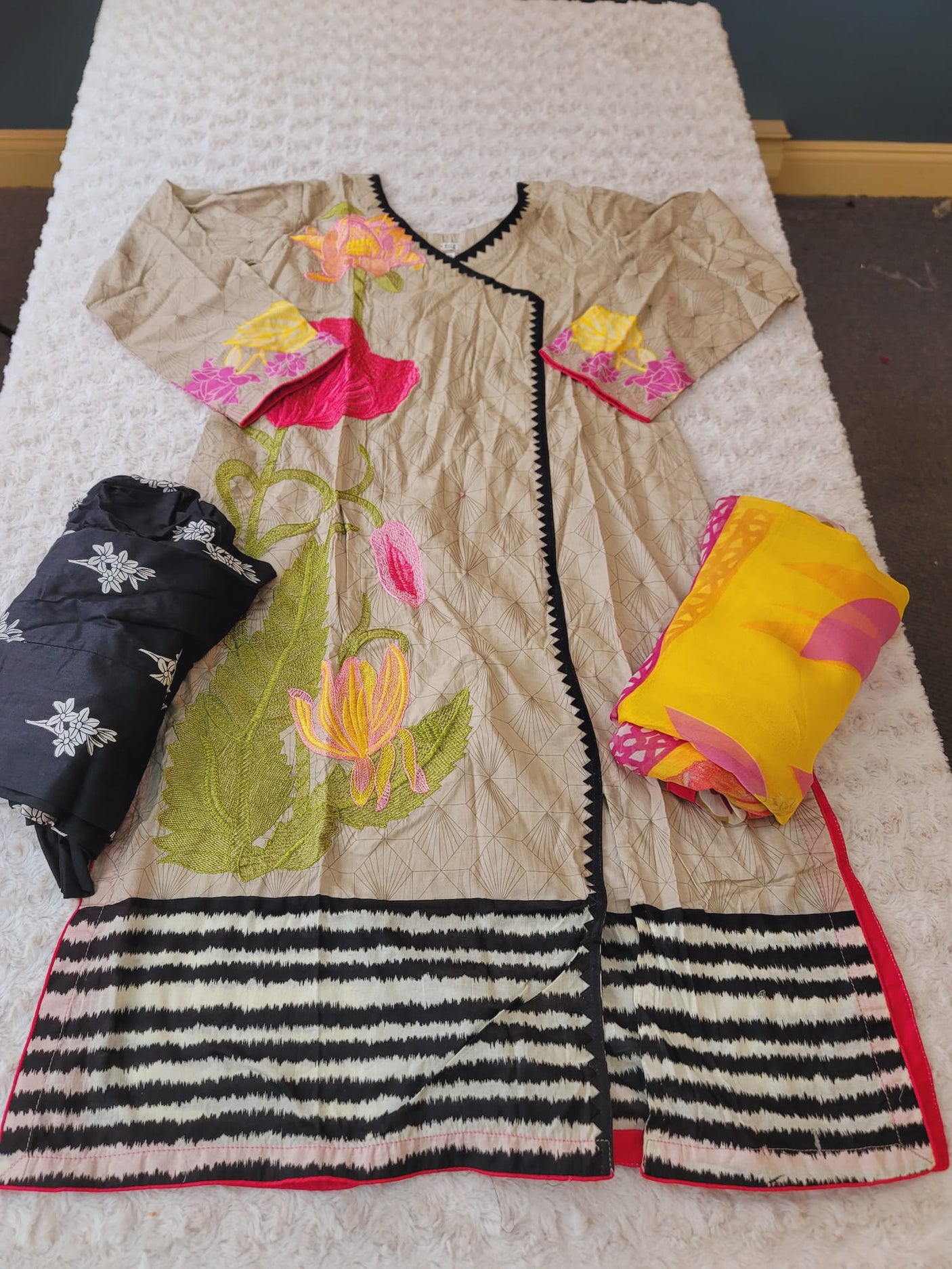 Pakistani lawn Embroidered Salwar kameez Ready To Ship