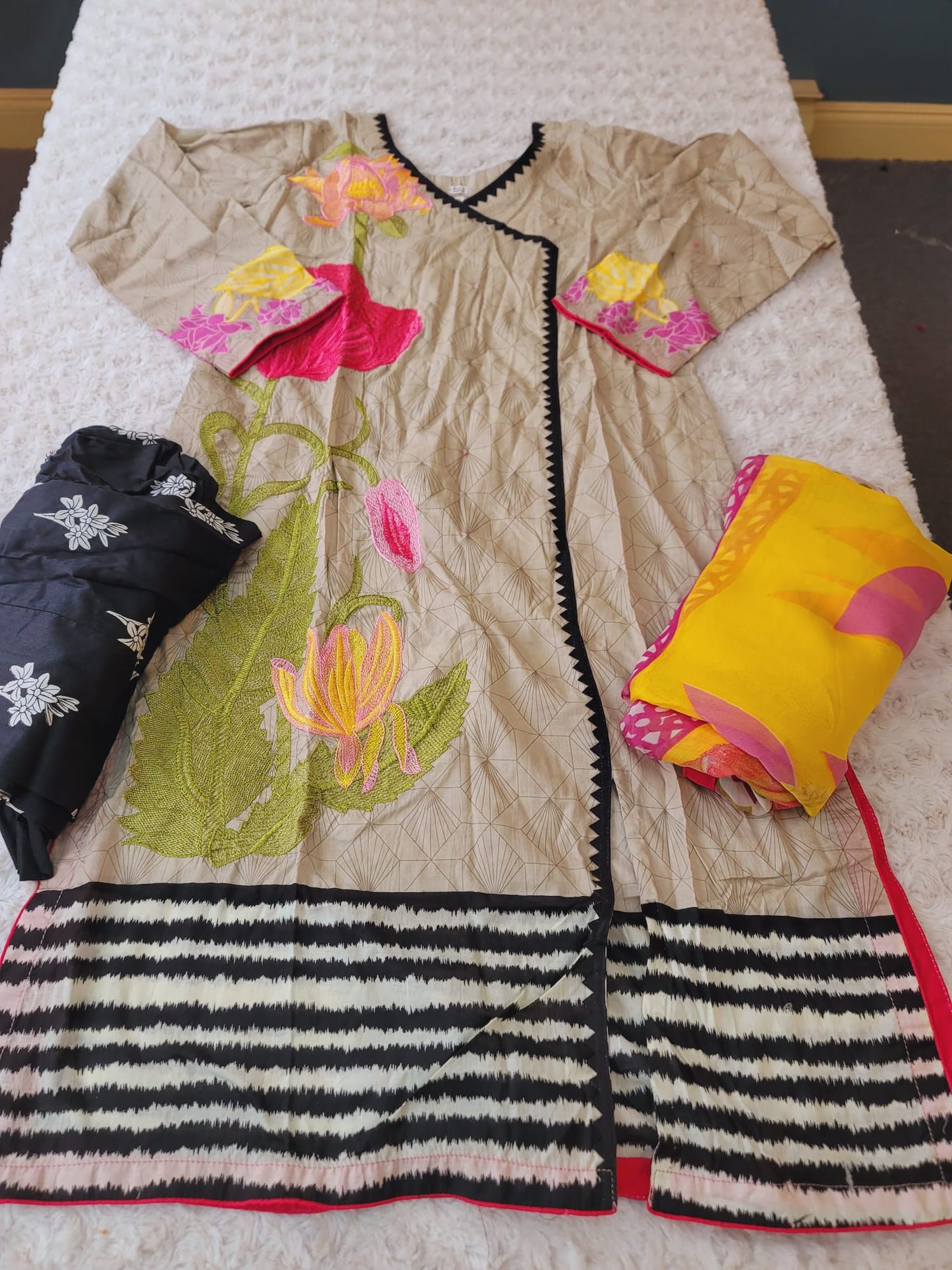 Pakistani lawn Embroidered Salwar kameez Ready To Ship