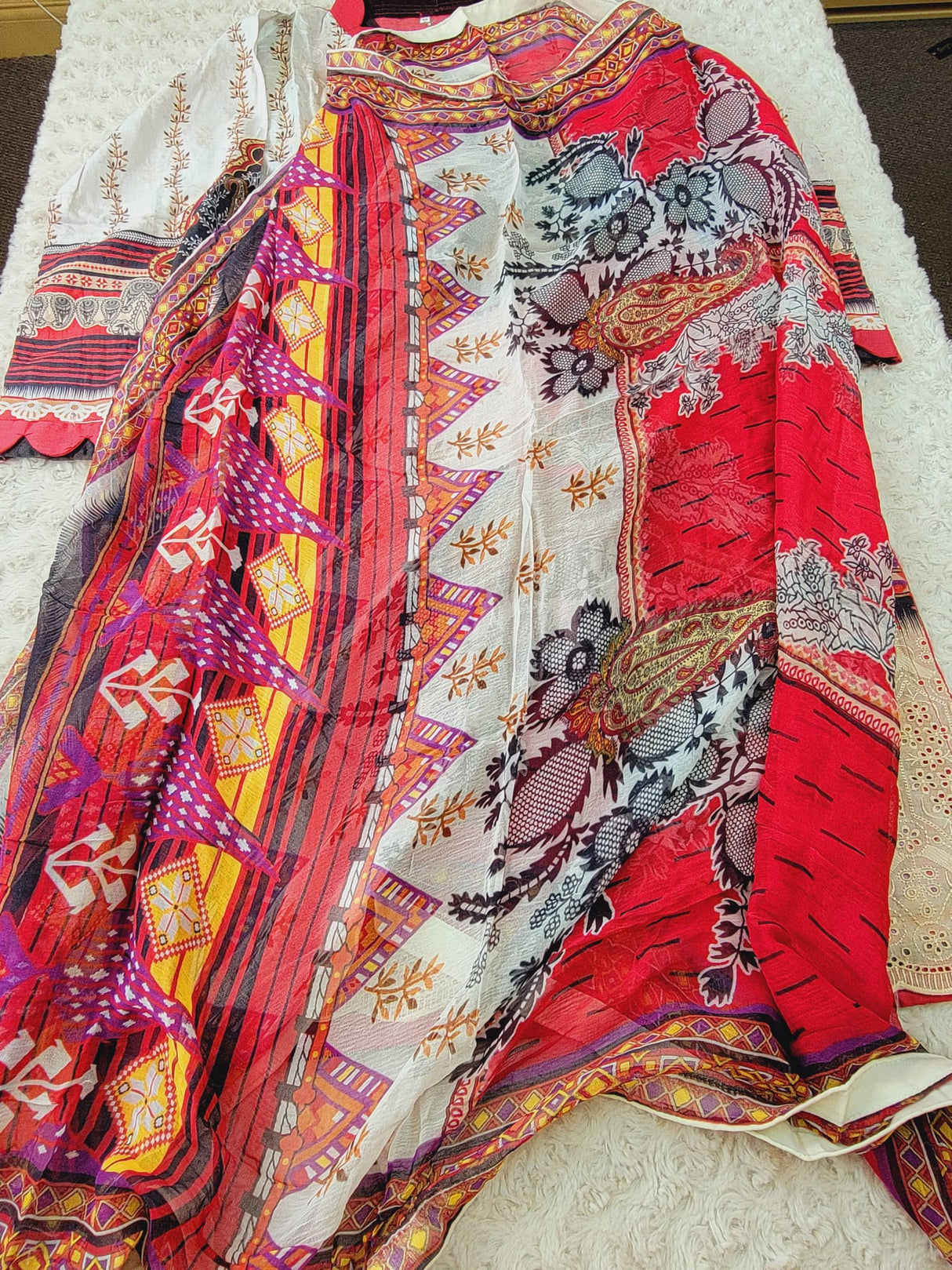 Luxury lawn with pure chiffon dupatta- Ready To Ship