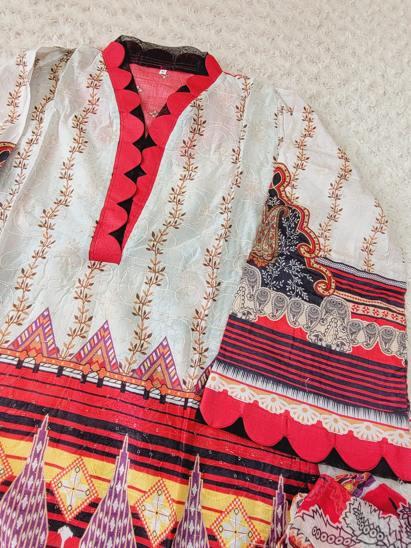 Luxury lawn with pure chiffon dupatta- Ready To Ship