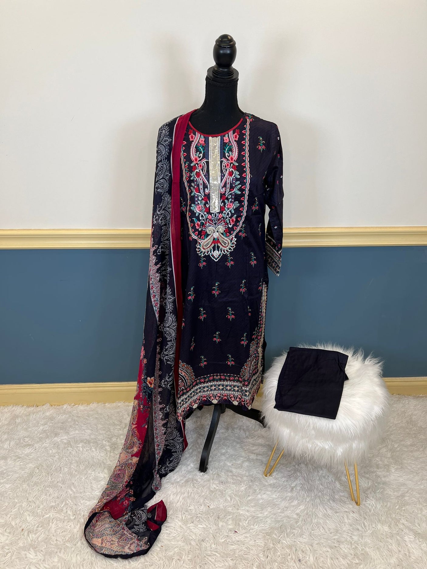 Pakistani Stitched Embroidered lawn Salwar kameez ready to ship