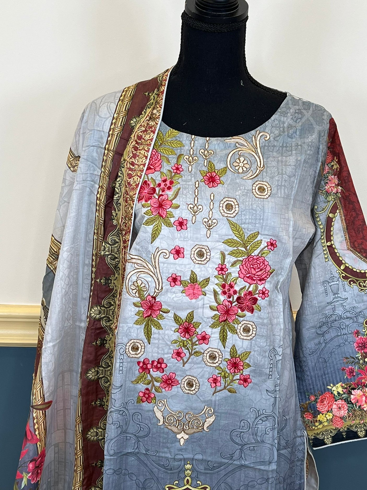 Pakistani Stitched Embroidered lawn Salwar kameez ready to ship