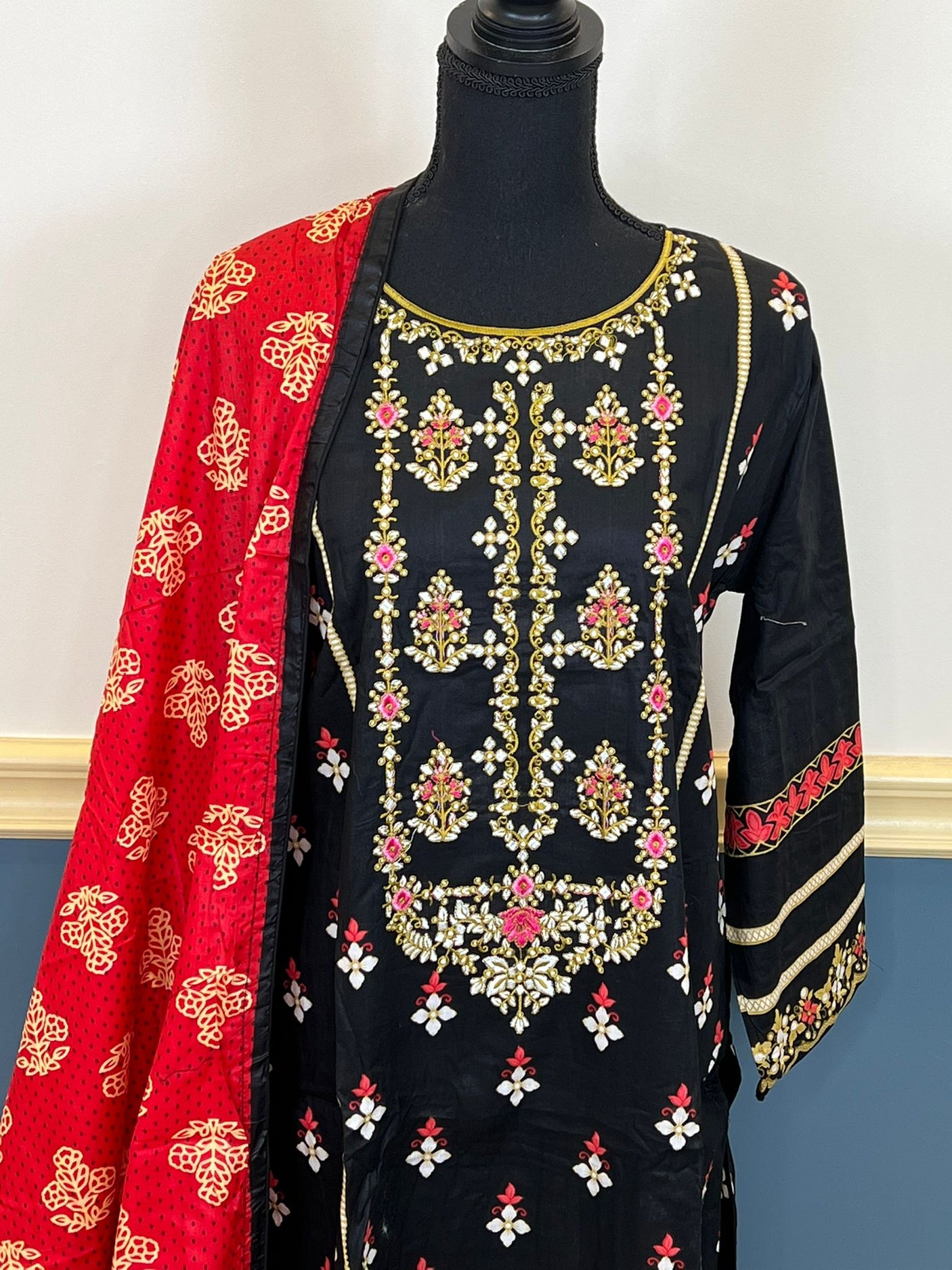 Pakistani Stitched Embroidered lawn Salwar kameez ready to ship