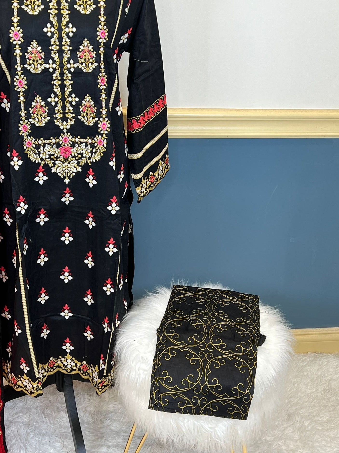 Pakistani Stitched Embroidered lawn Salwar kameez ready to ship