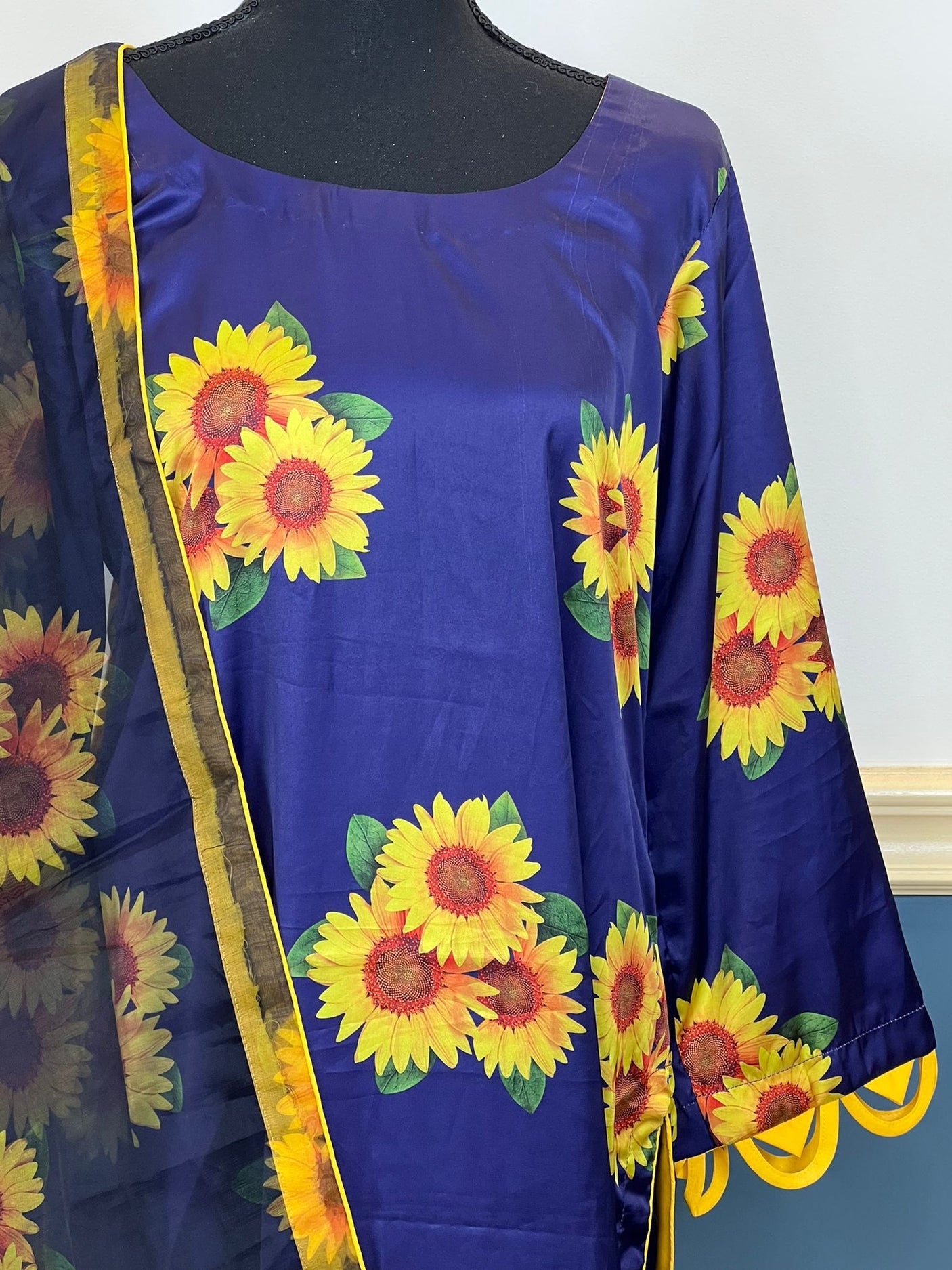 Pakistani raw silk salwer kamiz