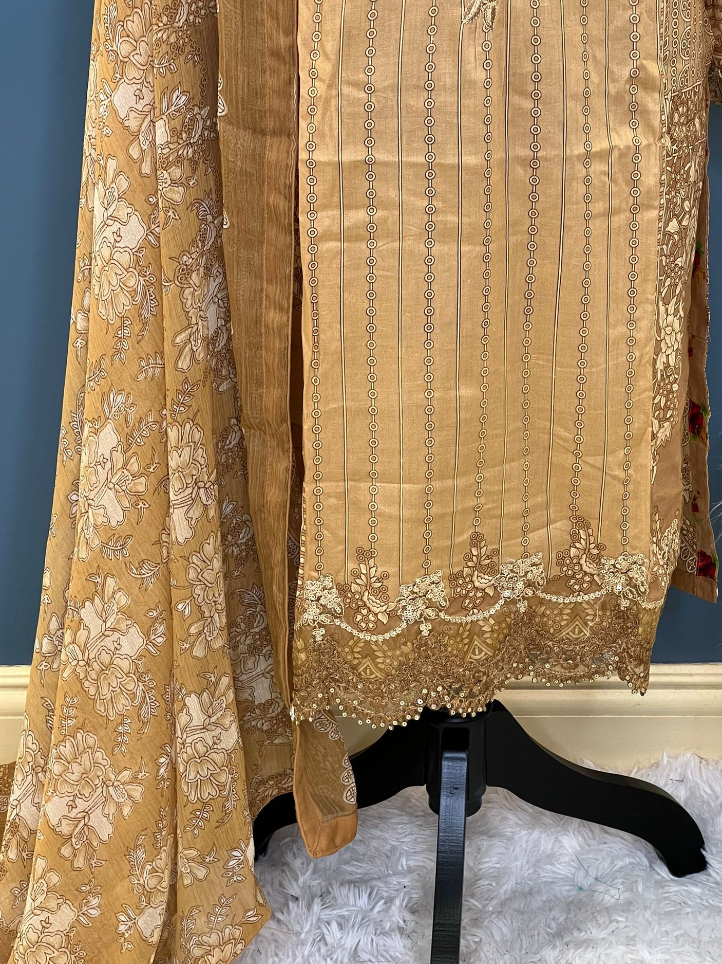 Pakistani Stitched Embroidered lawn Salwar kameez ready to ship