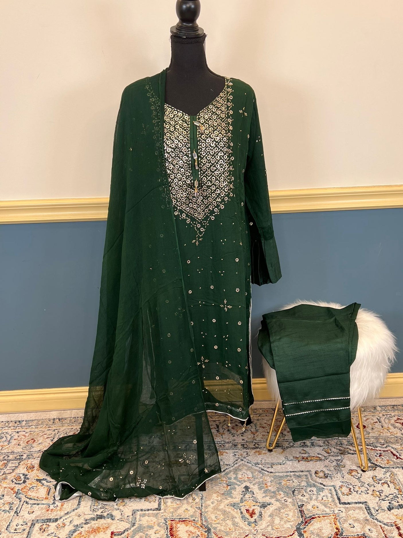 Pakistani Mukesh Salwer Jamison