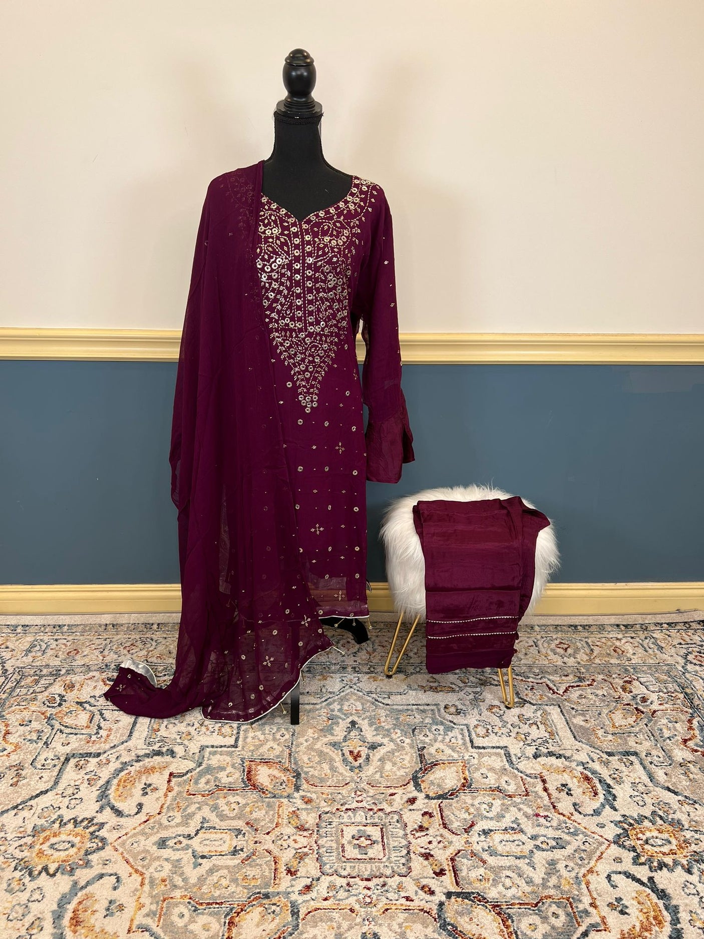 Pakistani Mukesh Salwer Jamison