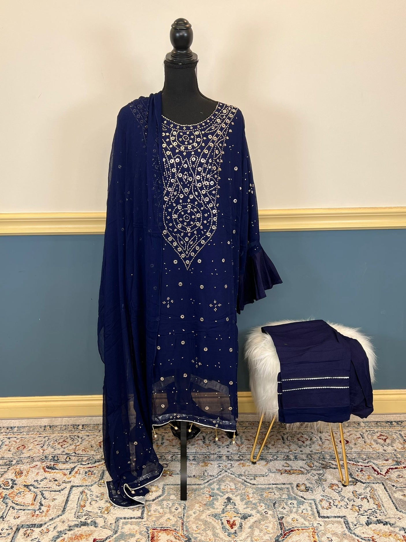 Pakistani Mukesh Salwer Jamison