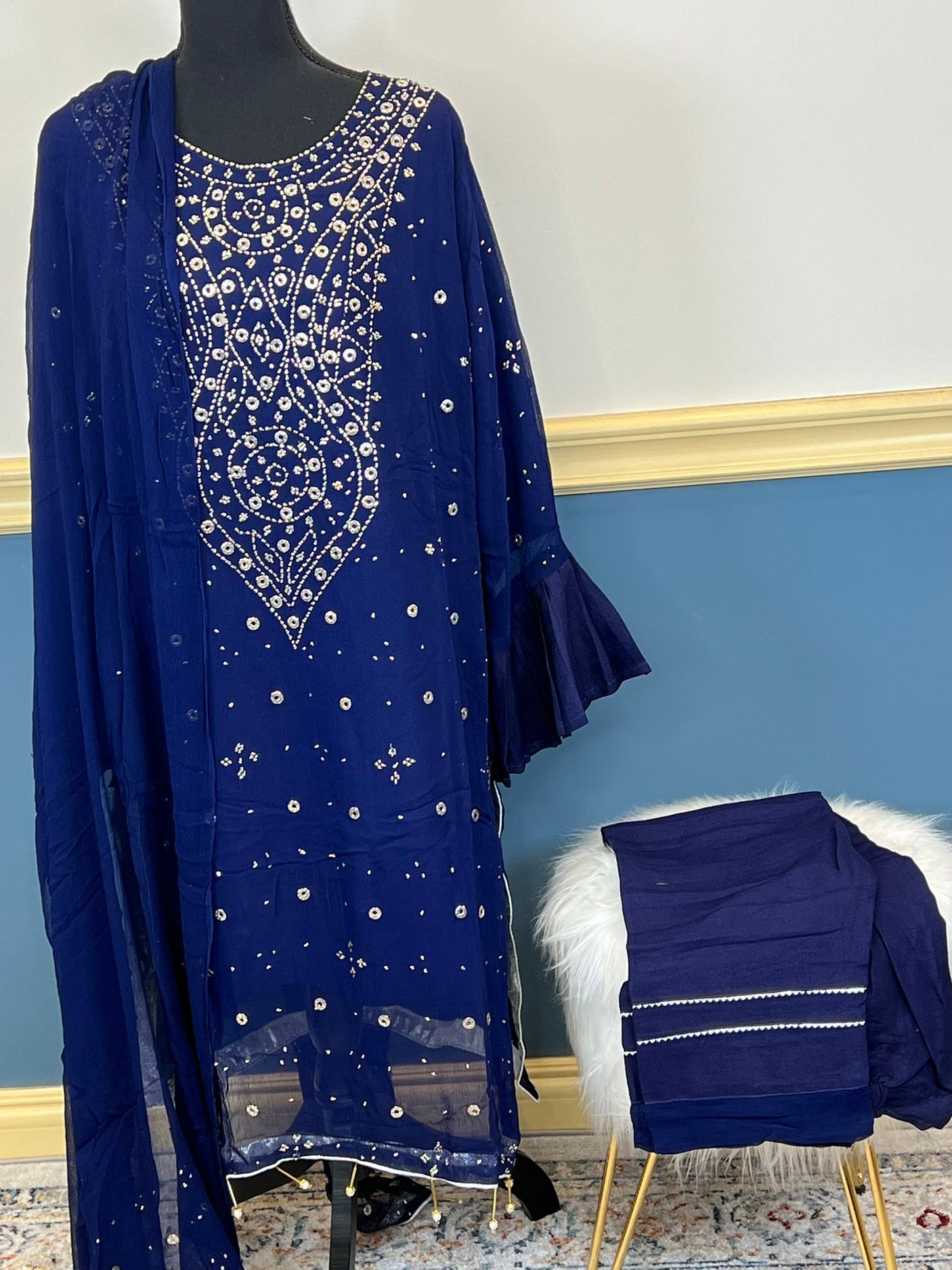 Pakistani Mukesh Salwer Jamison