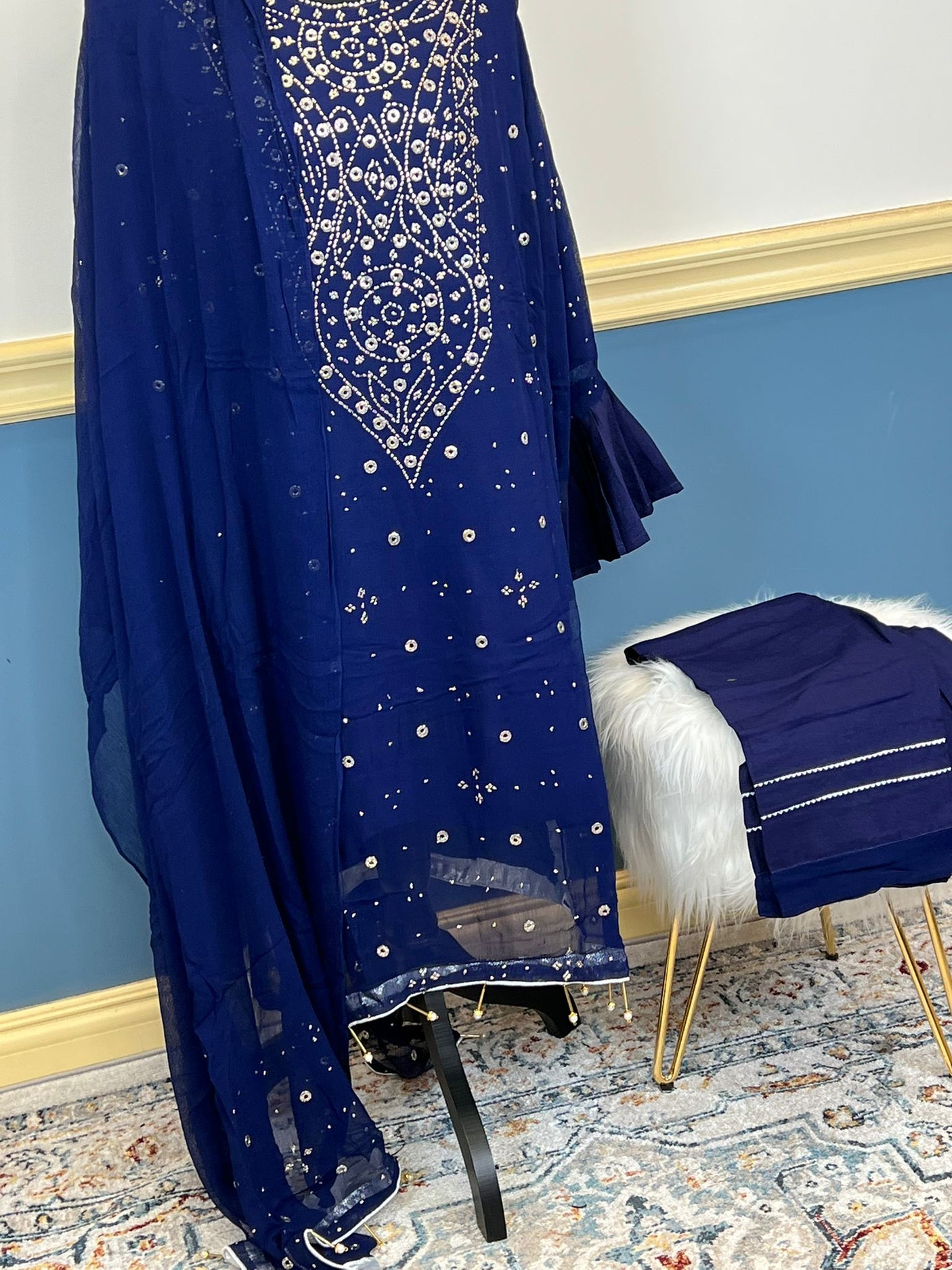 Pakistani Mukesh Salwer Jamison