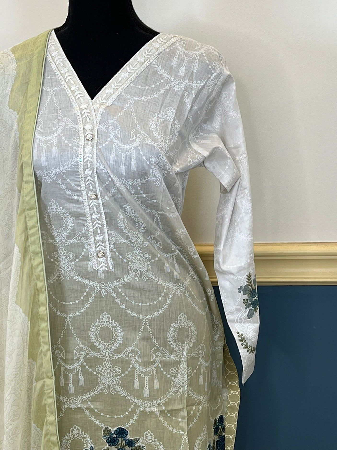 Pakistani Stitched Embroidered lawn Salwar kameez ready to ship