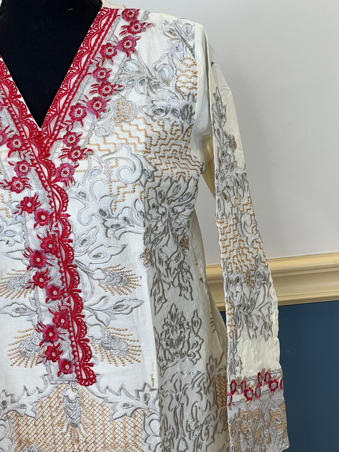 Pakistani Stitched Embroidered lawn Salwar kameez ready to ship