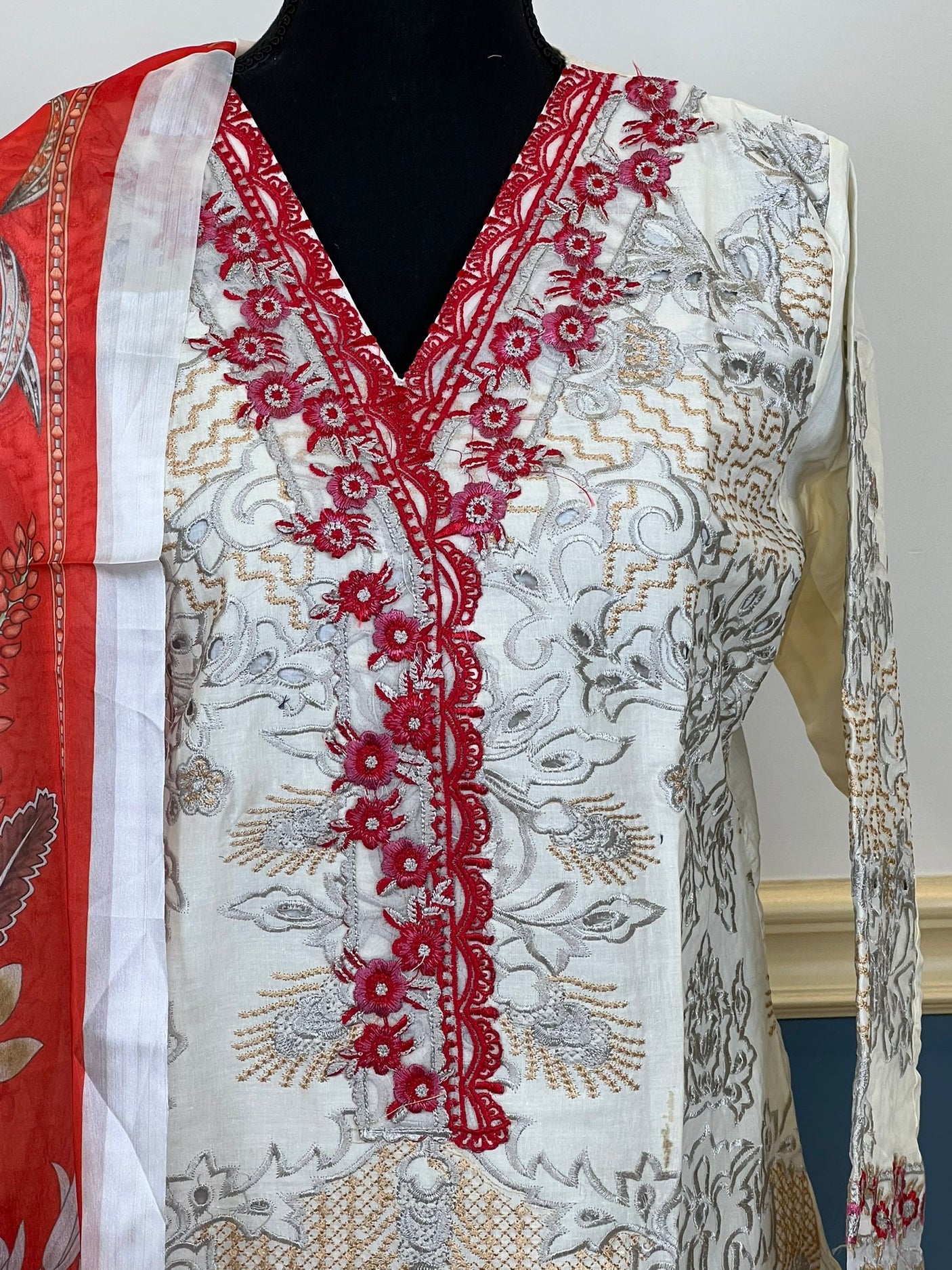 Pakistani Stitched Embroidered lawn Salwar kameez ready to ship