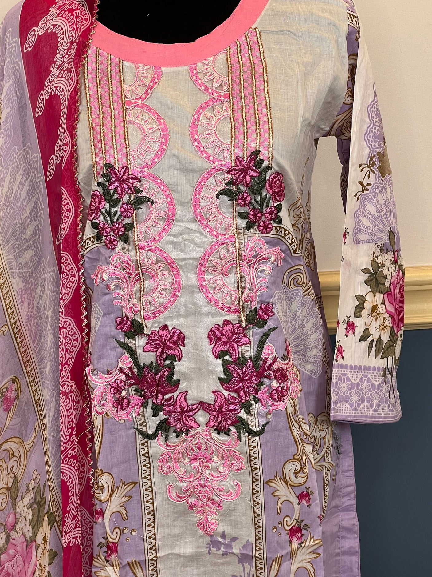 Pakistani Stitched Embroidered lawn Salwar kameez ready to ship