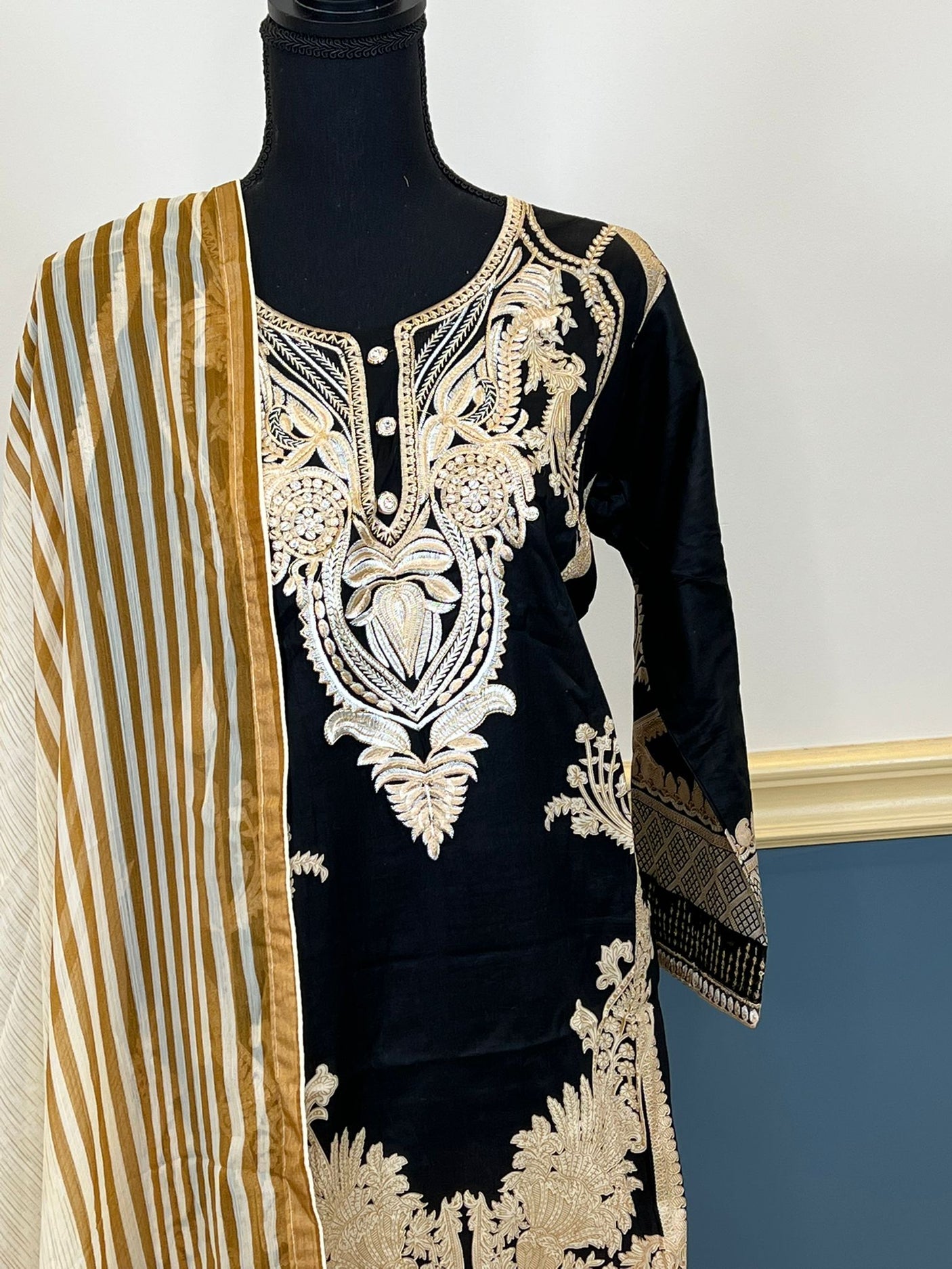 Pakistani Stitched lawn Embroidered Salwar kameez ready to ship