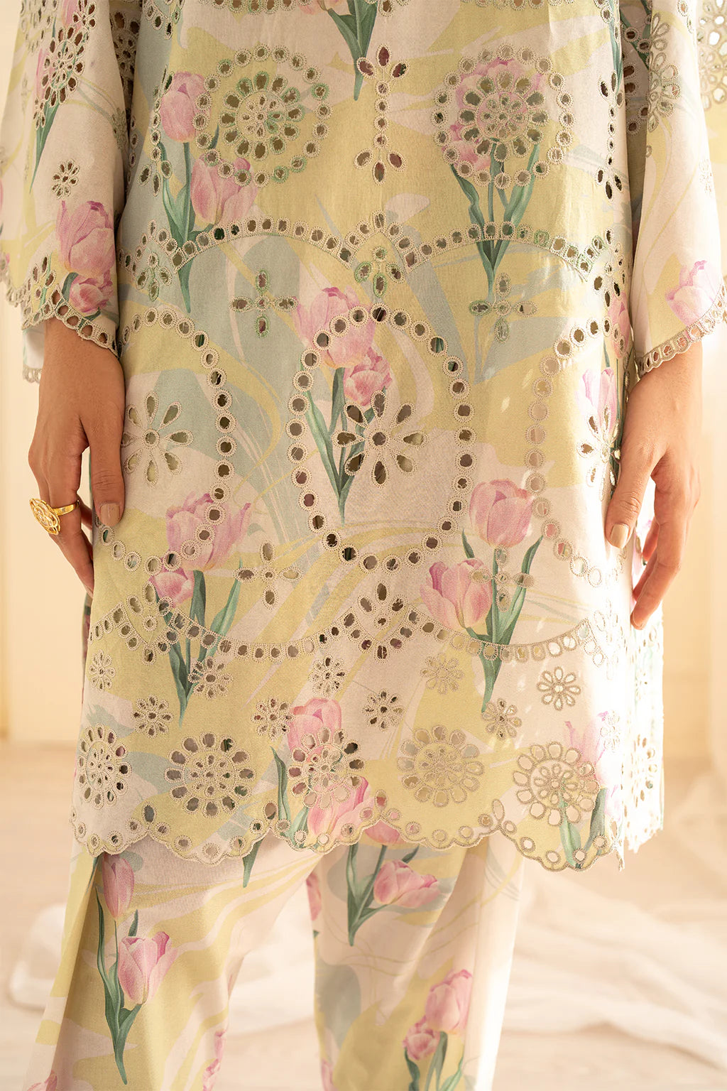 Iznik Embroidered Lawn 3 pc