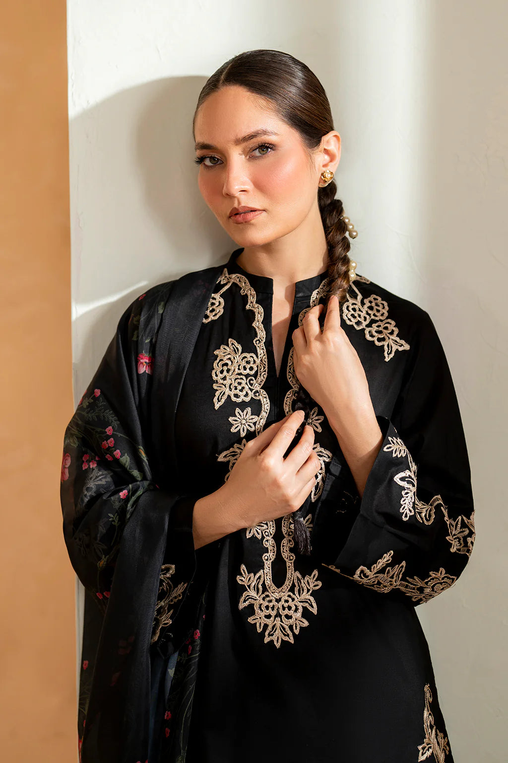 Iznik Embroidered Lawn 3 pc