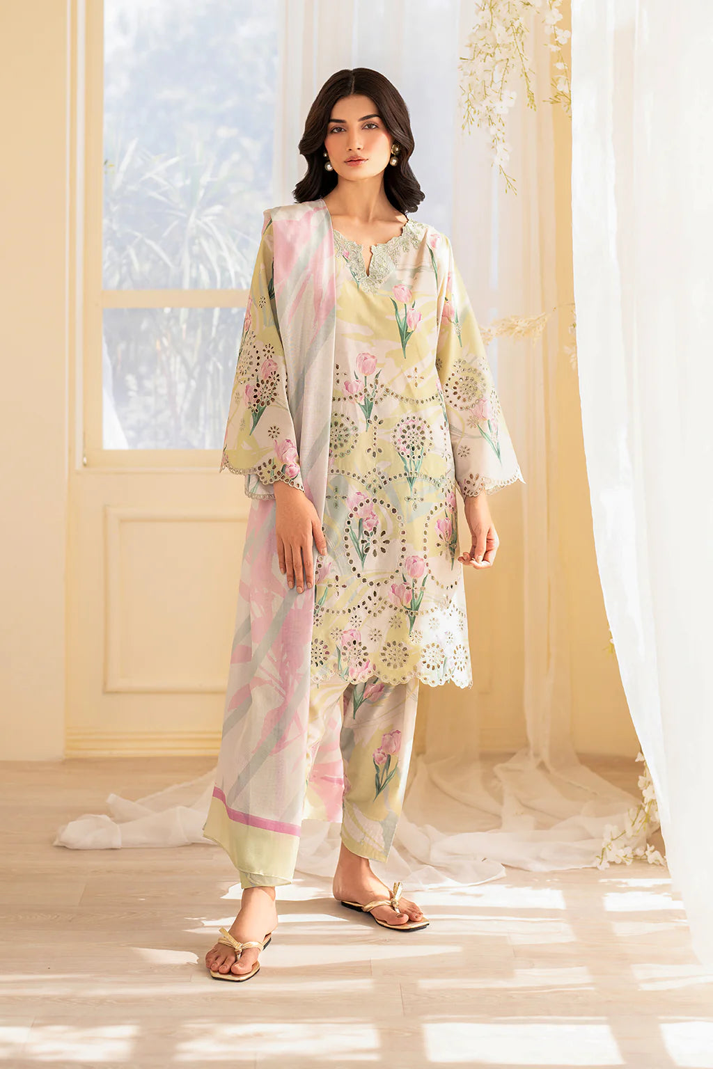Iznik Embroidered Lawn 3 pc