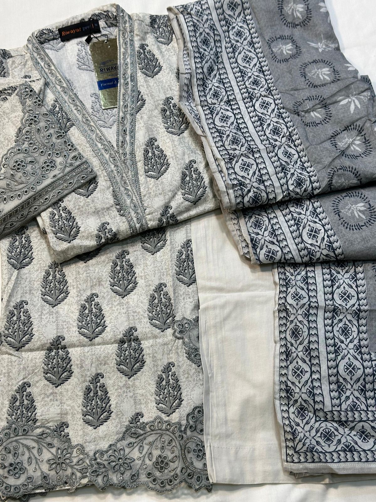 ZUBEDA EMBROIDERED LUXURY LAWN