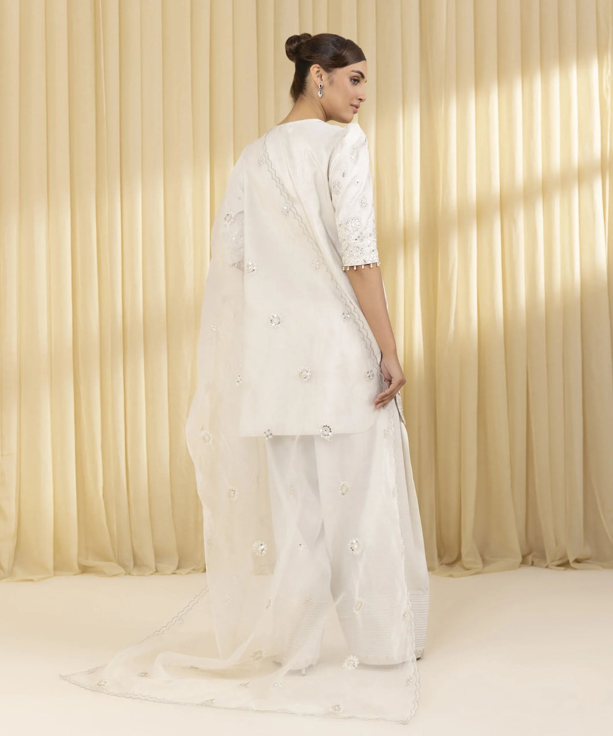 Sapphire Luxe embroidered raw silk suit off-white - detail