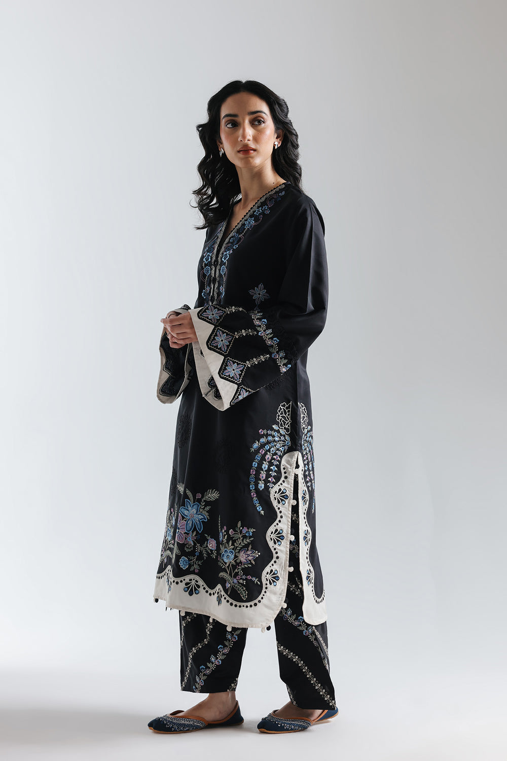 Ethnic Embroidered 2pc Suit