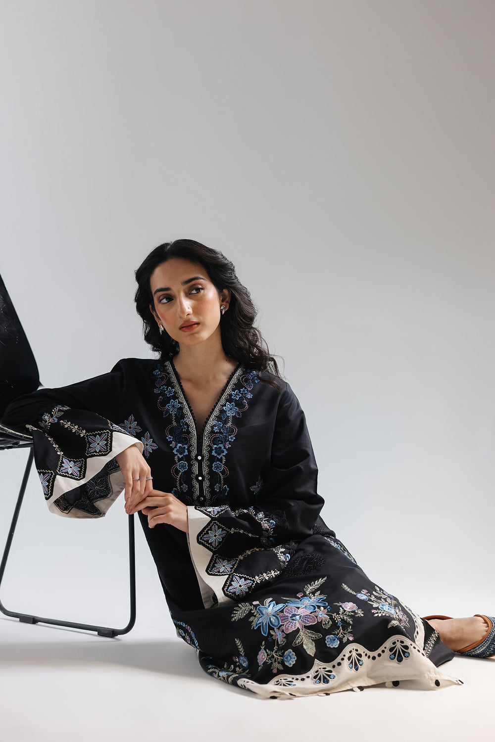 Ethnic Embroidered 2pc Suit