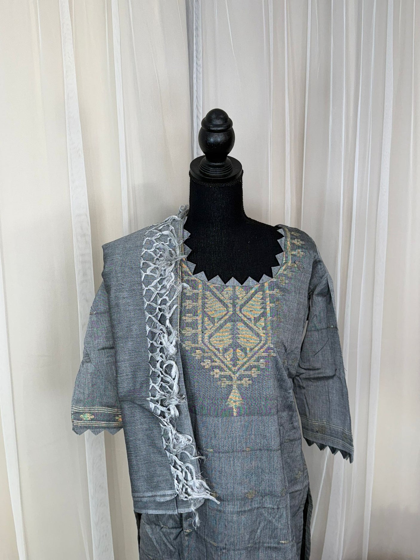 Bangladeshi Jamdani salwar kamiz