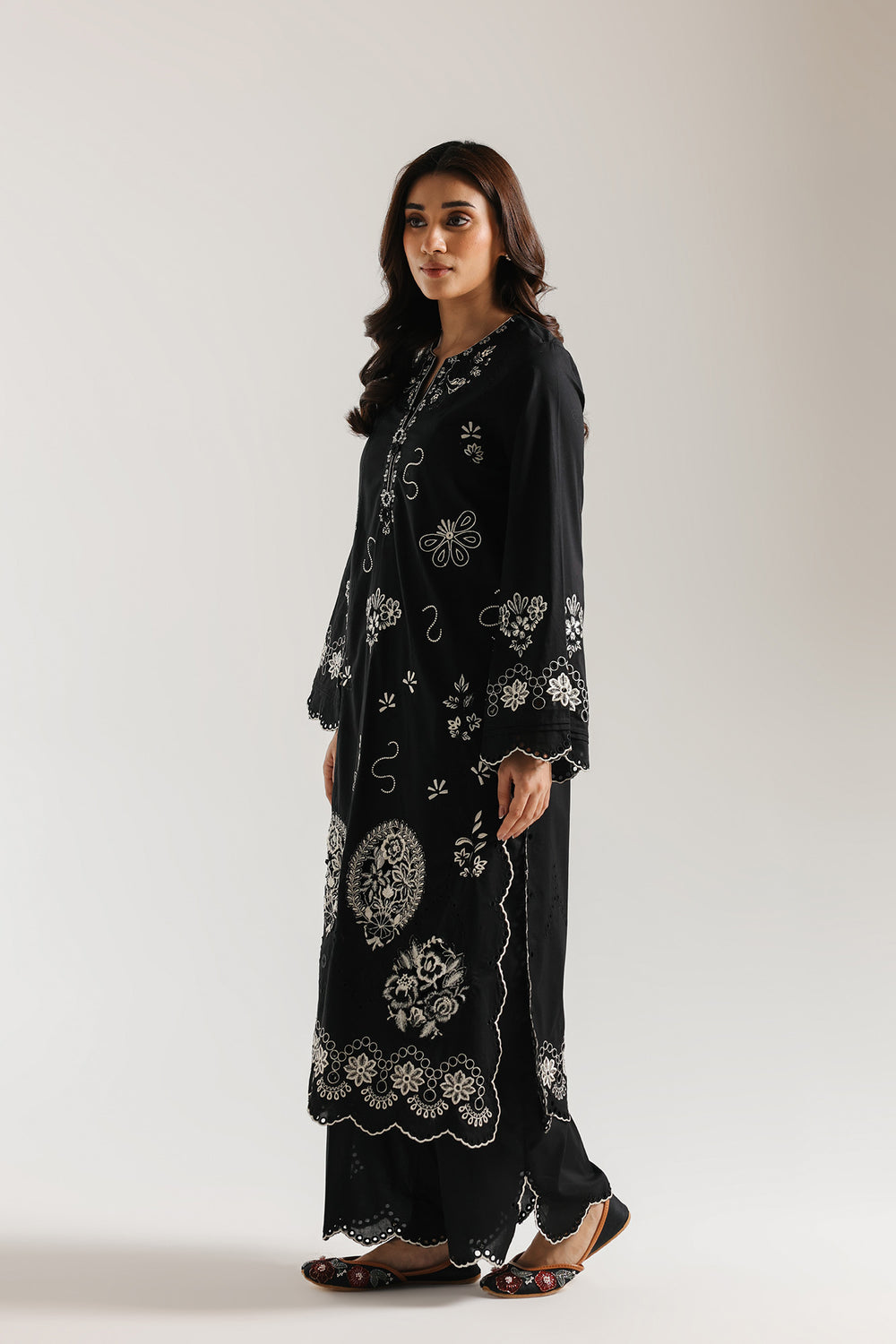 Ethnic Embroidered 2pc Suit