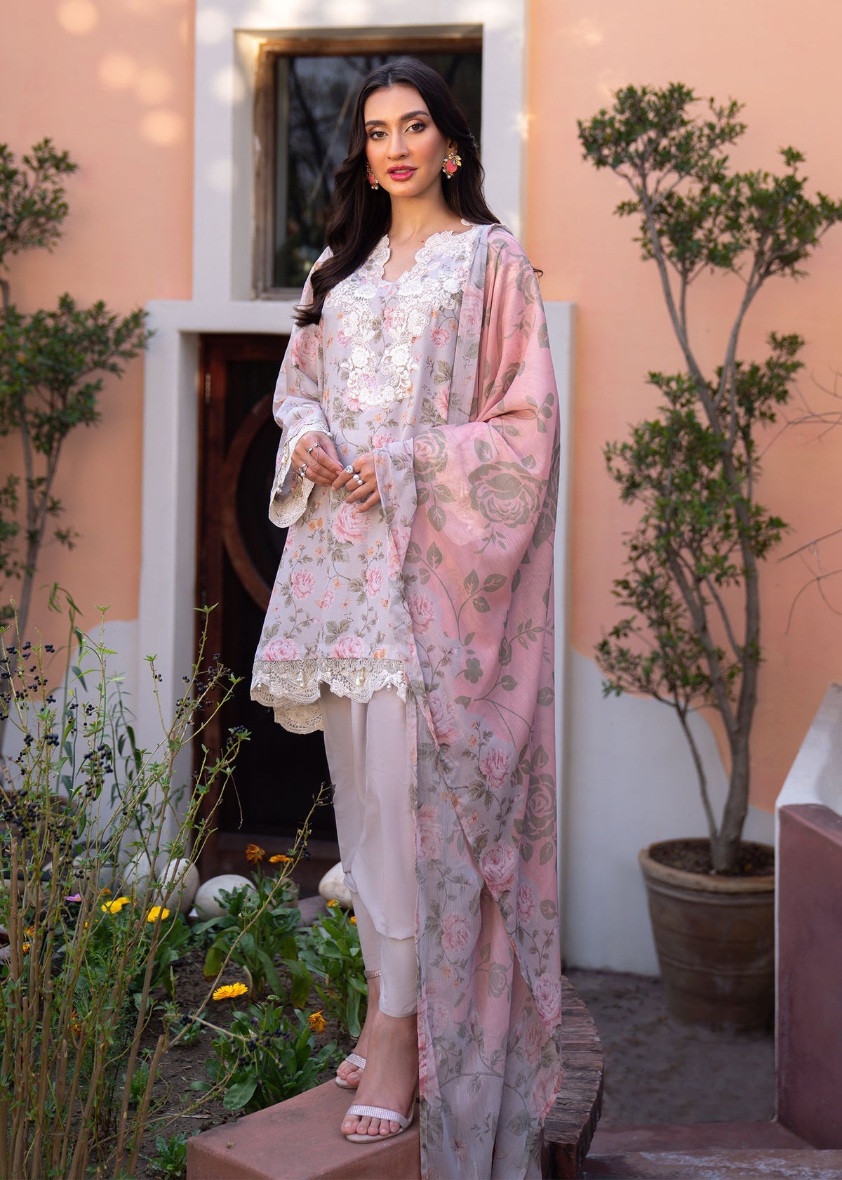 Lamhay Luxury Lawn By Myeesha