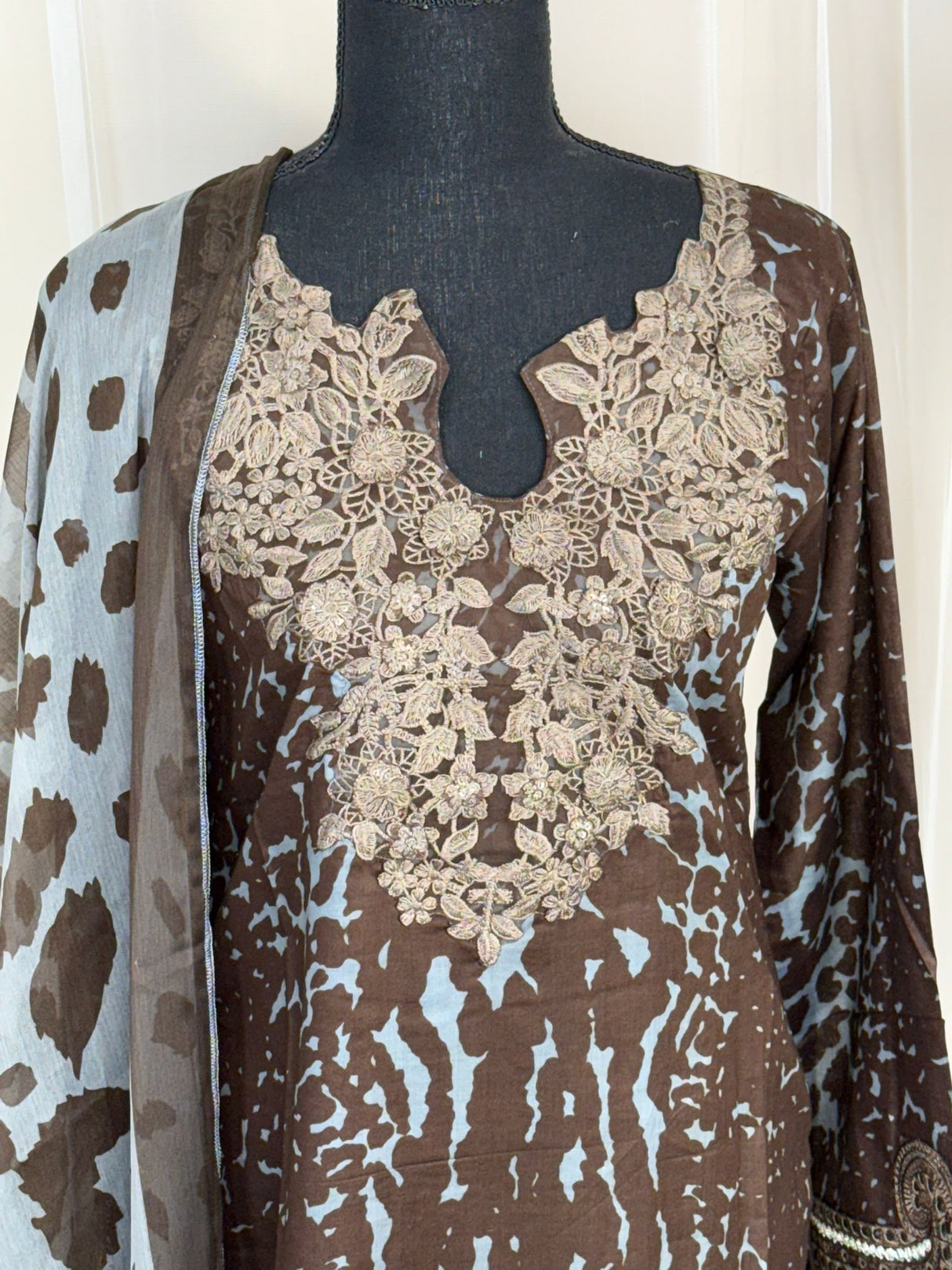 Luxury Embroidered Lawn Ready To Ship