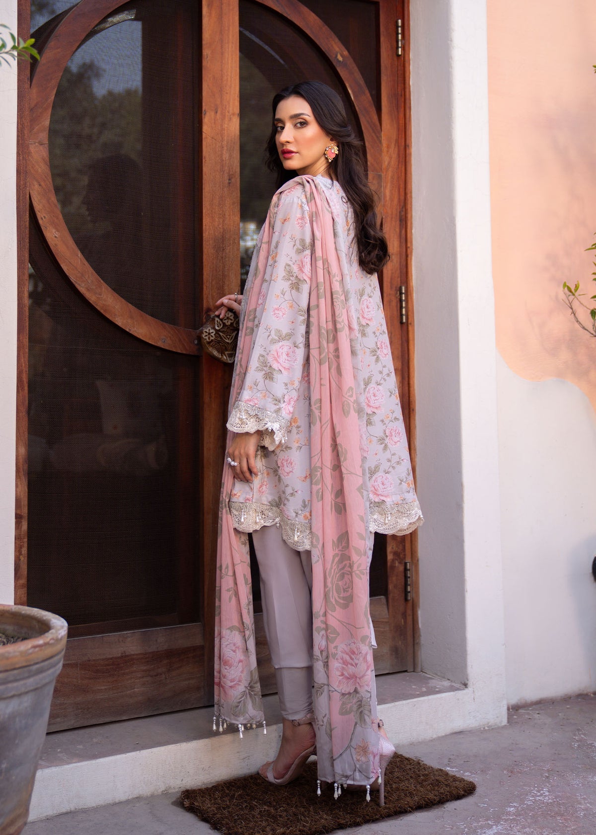 Lamhay Luxury Lawn By Myeesha