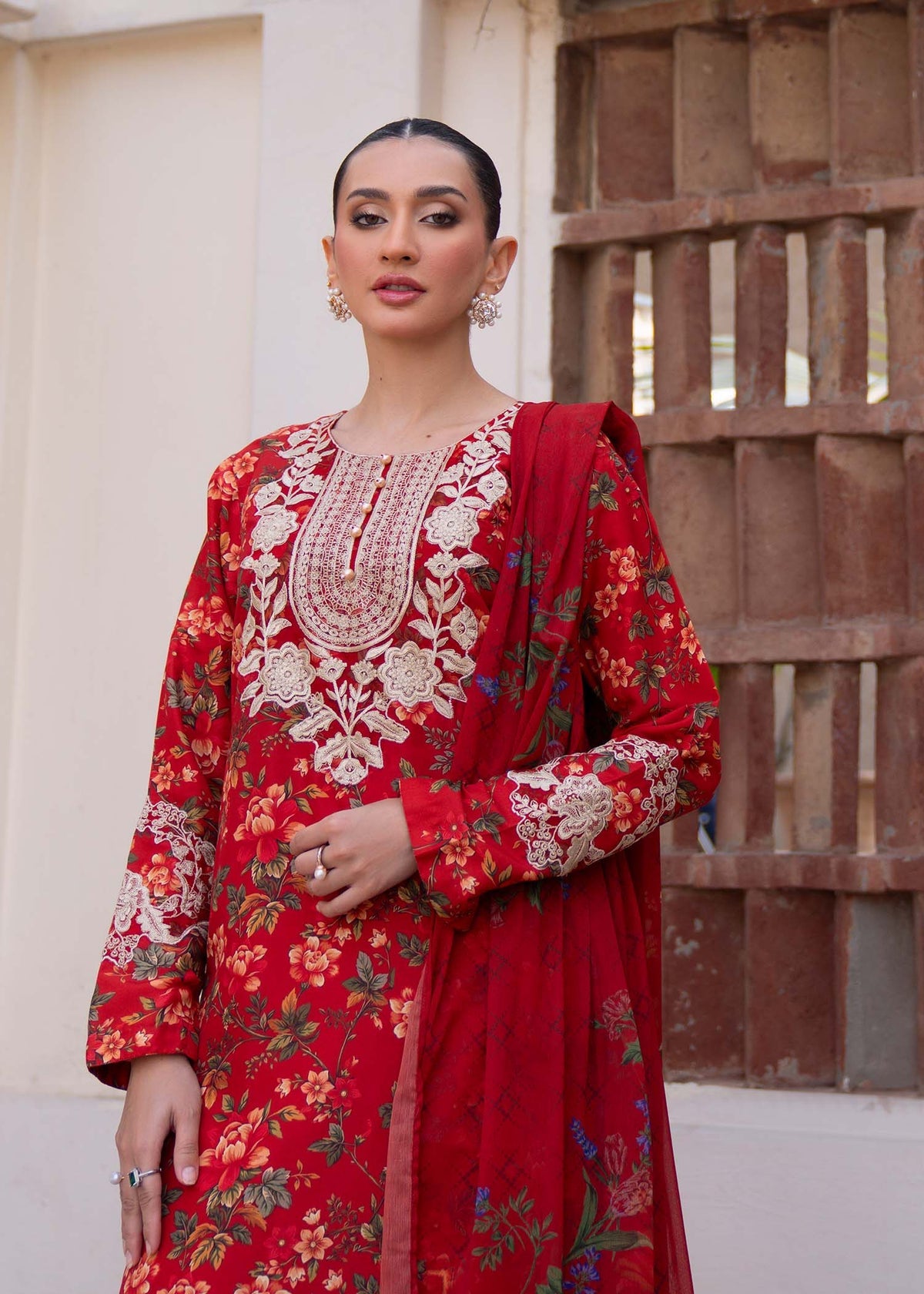 Lamhay Luxury Lawn By Myeesha